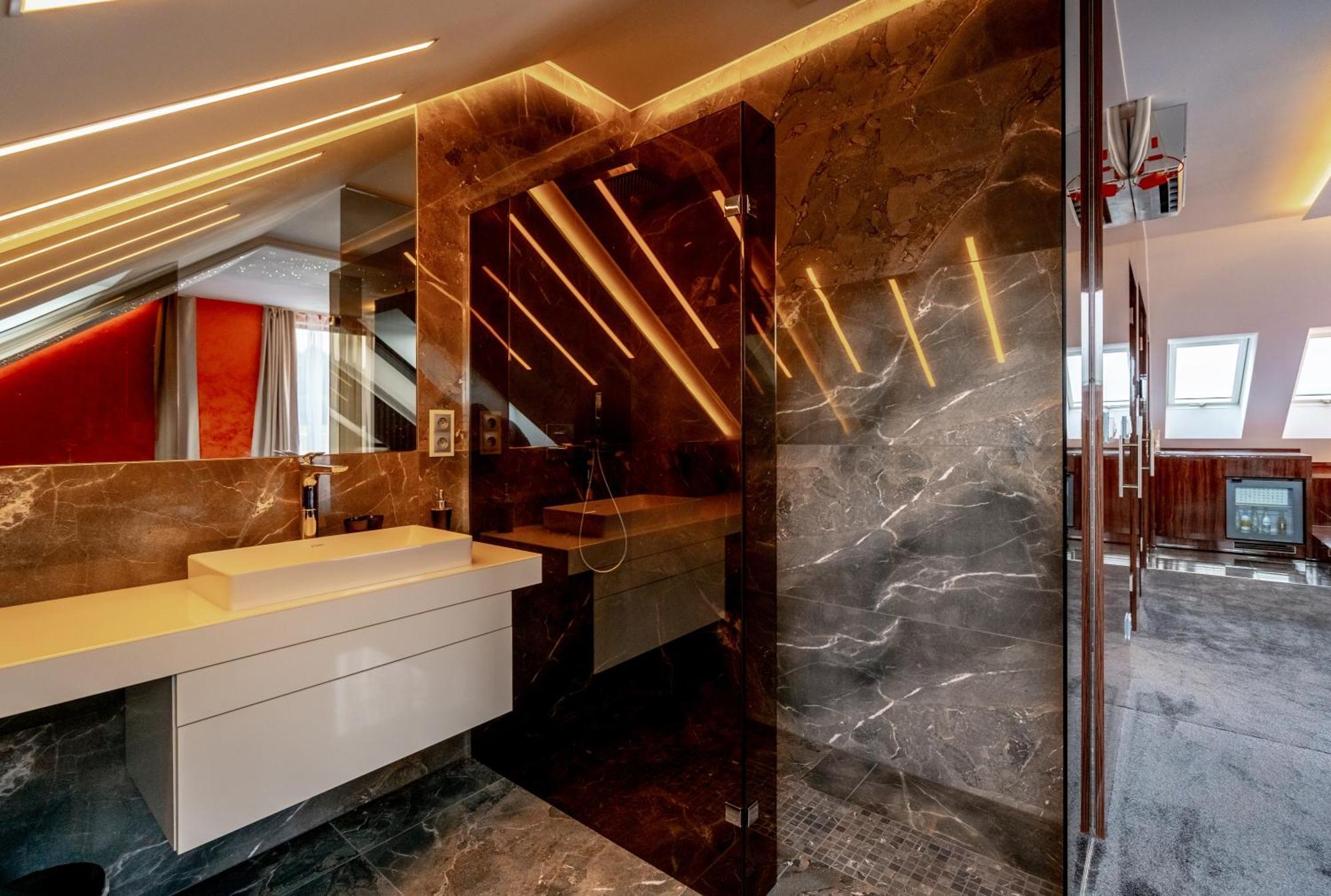 Aroma Gold Hotel Dolni Bousov Ngoại thất bức ảnh